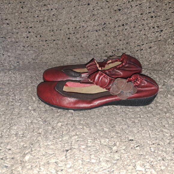 TAOS-Mary Jane Ballet Flat Size-Red Leather Flower Strap-SZ 37-Excellent - Picture 2 of 8